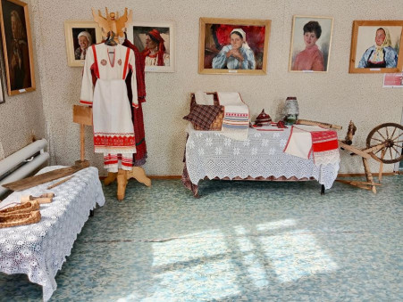 В Ибресинском музее работает выставочный проект «Дружба народов: традиции и современность»