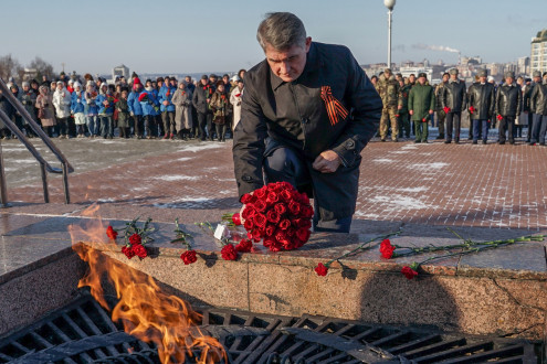 Олег Николаев почтил память погибших воинов