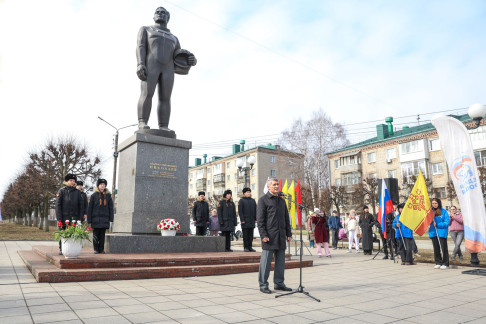 Олег Николаев призвал жителей республики равняться на пример великого земляка Андрияна Николаева