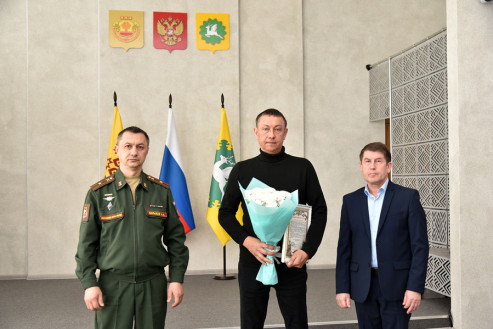 В администрации Ибресинского округа чествовали родителей военнослужащих — участников СВО