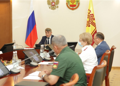 Олег Николаев поручил проанализировать процент вакцинированных работников в сфере услуг