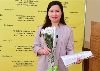 Вручение ключей от квартиры очереднику из категории дети-сироты.