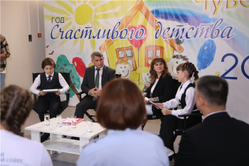 Олег Николаев провел «прямую линию», посвященную Году счастливого детства