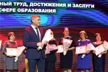 Олег Николаев поздравляет с Днем учителя