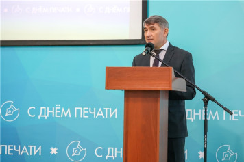 Глава Чувашии Олег Николаев вручил награды работникам средств массовой информации 