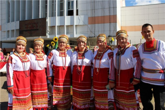 Мордовский народный фольклорный ансамбль «Горнипов» на межрегиональном национально-фольклорном празднике «Шумбрат!» в г. Ковылкино Республика Мордовия 