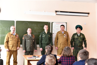 В Ибресинских средних школах №1 и №2 прошли Уроки Мужества с участием представителей «Сынов Отечества»