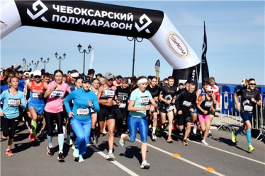Спорт – норма жизни: более 650 любителей бега приняли участие в Чебоксарском полумарафоне