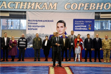 Глава Чувашии Олег Николаев открыл первый республиканский турнир по вольной борьбе памяти Героя России Дмитрия Семёнова